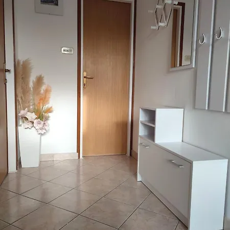 With Parking Space Palit, Rab - 22743 شقة راب