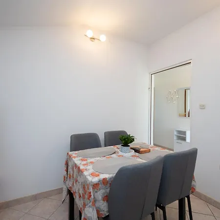 شقة With Parking Space Palit, Rab - 22743 *