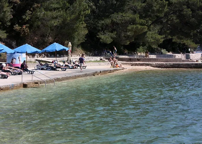 Apartment With Parking Space Palit, Rab - 22743 Rab Town