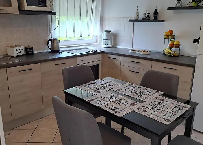 Apartment With Parking Space Palit, Rab - 22743 Rab Town
